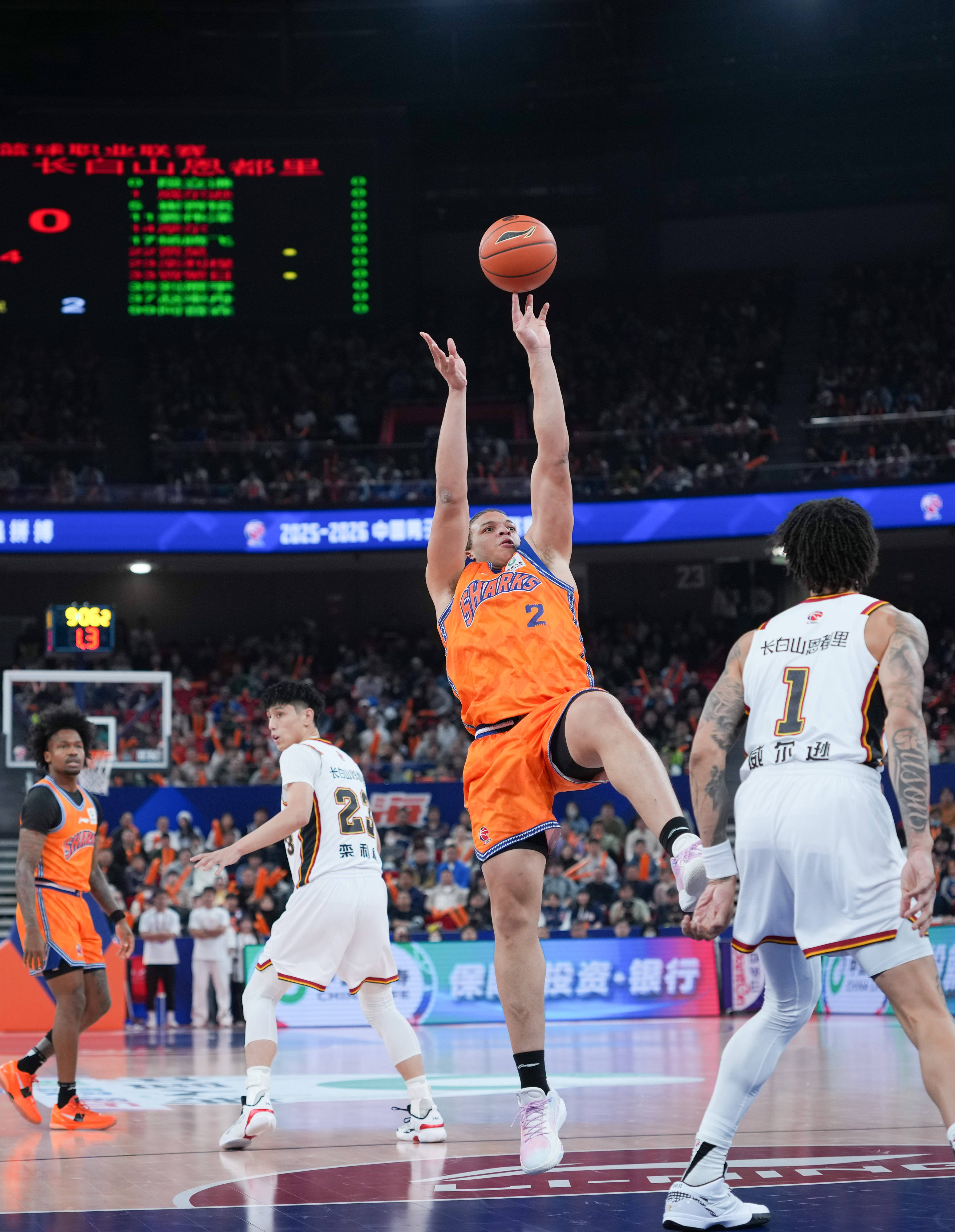 关于今晨上海海港备战CBA季后赛上海久事伤情更新，上海久事战术微调看傻球迷的信息