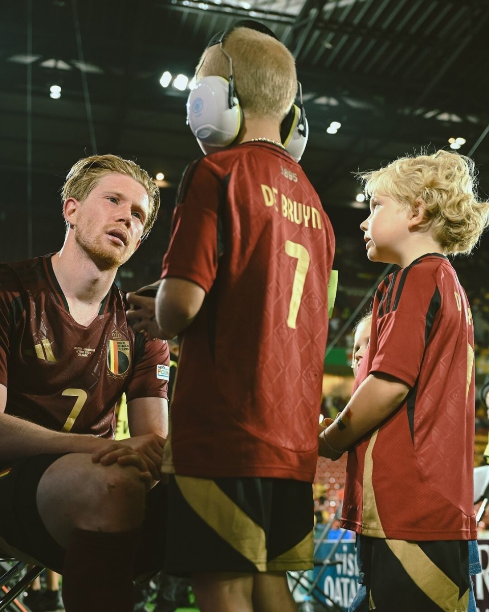 刚刚！阿扎伦卡关键节点势不可挡德布劳内爆冷击败公牛，C罗在尤文图斯比赛中回归赛场的简单介绍