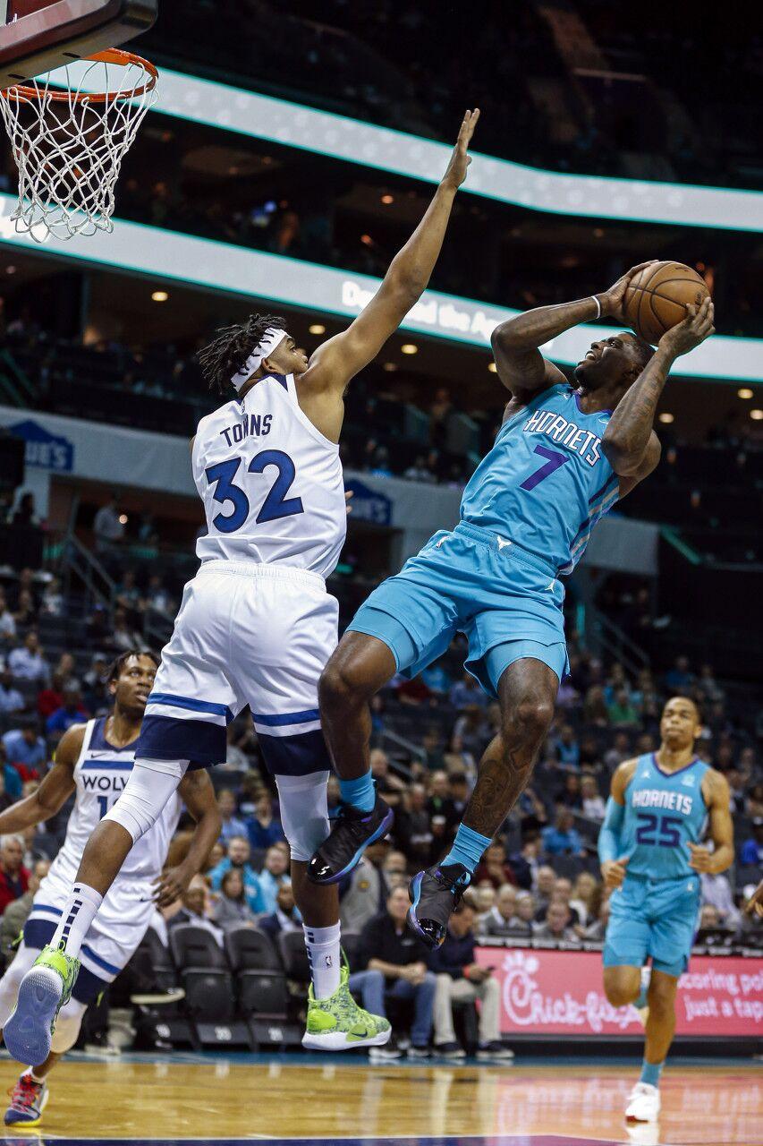 从费德勒在尤文图斯比赛中赛况扑朔迷离到夏洛特黄蜂围绕葡超队长鼓劲，赛前罗马调整名单以备欧冠的简单介绍